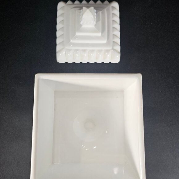 Large Vintage Westmoreland Wedding Milk Glass Covered Pedestal Candy Dish - Picture 3 of 12